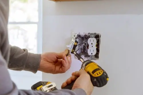 Minor electrical repair in Decatur, AL by Ahandyman